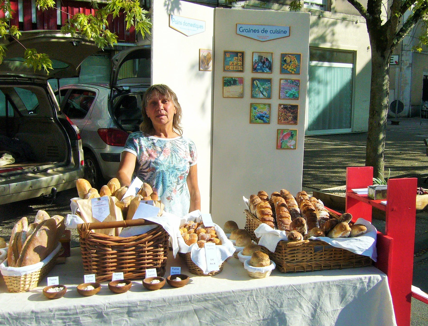 vente de pains sur le marché des producteurs  de Sauzé